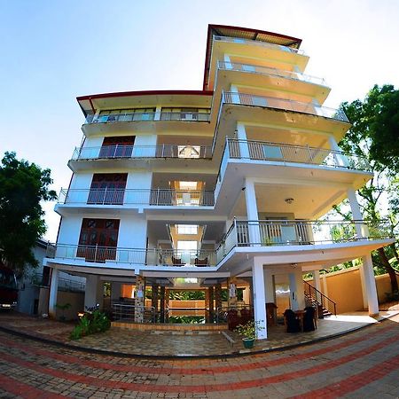 Happy Leoni Hotel Anuradhapura Zewnętrze zdjęcie