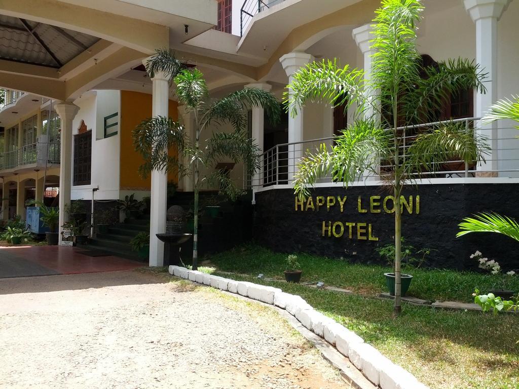 Happy Leoni Hotel Anuradhapura Zewnętrze zdjęcie