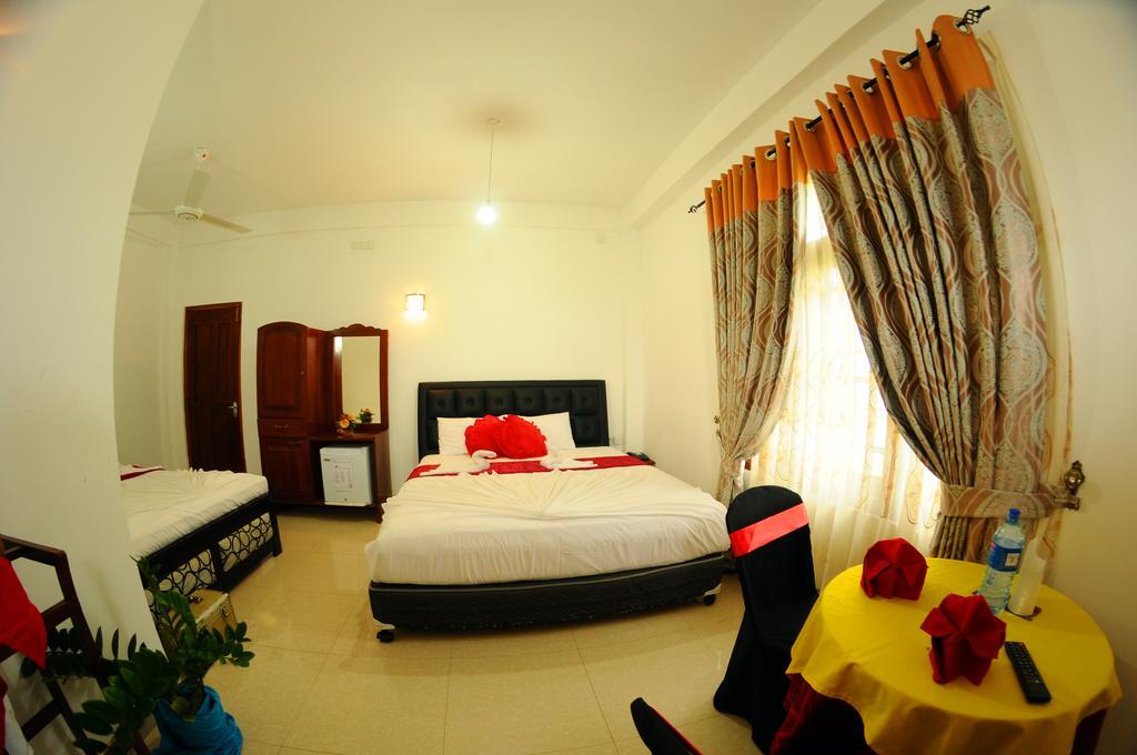 Happy Leoni Hotel Anuradhapura Zewnętrze zdjęcie