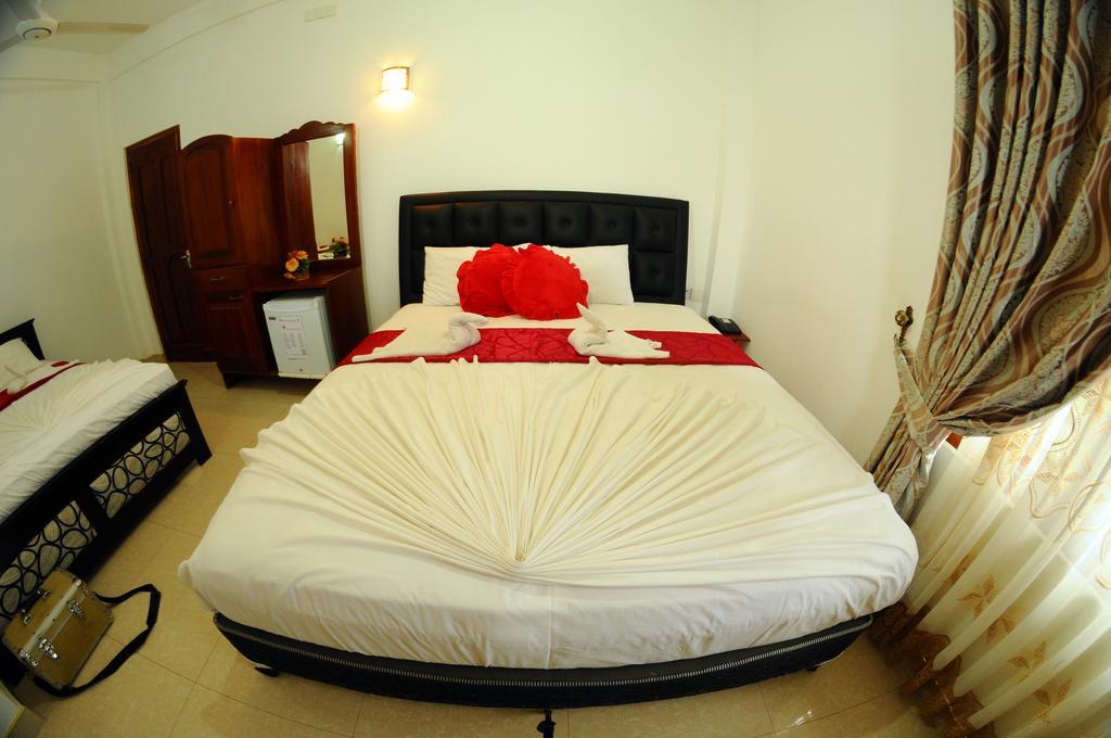 Happy Leoni Hotel Anuradhapura Zewnętrze zdjęcie