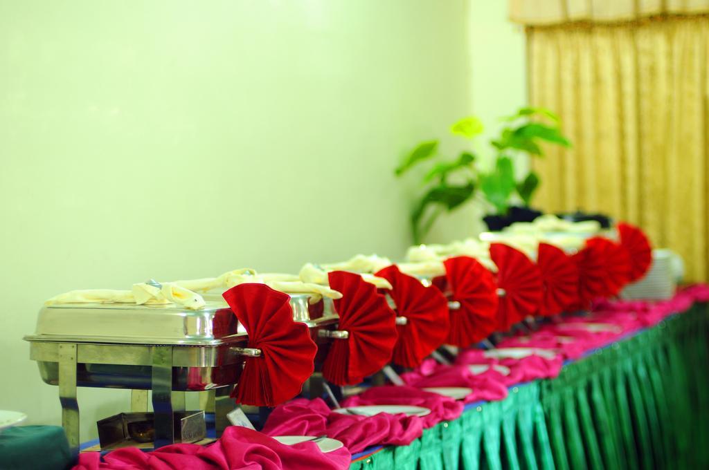Happy Leoni Hotel Anuradhapura Zewnętrze zdjęcie