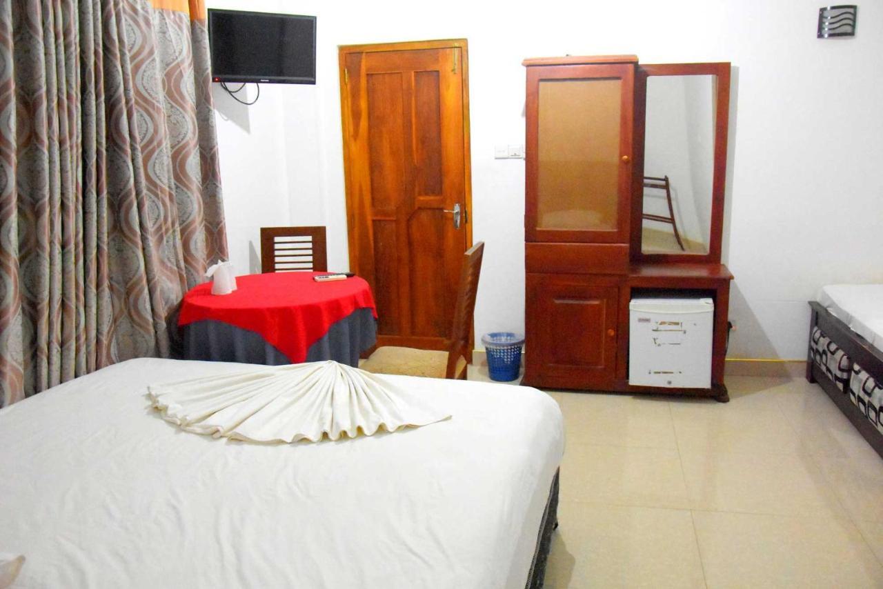 Happy Leoni Hotel Anuradhapura Zewnętrze zdjęcie