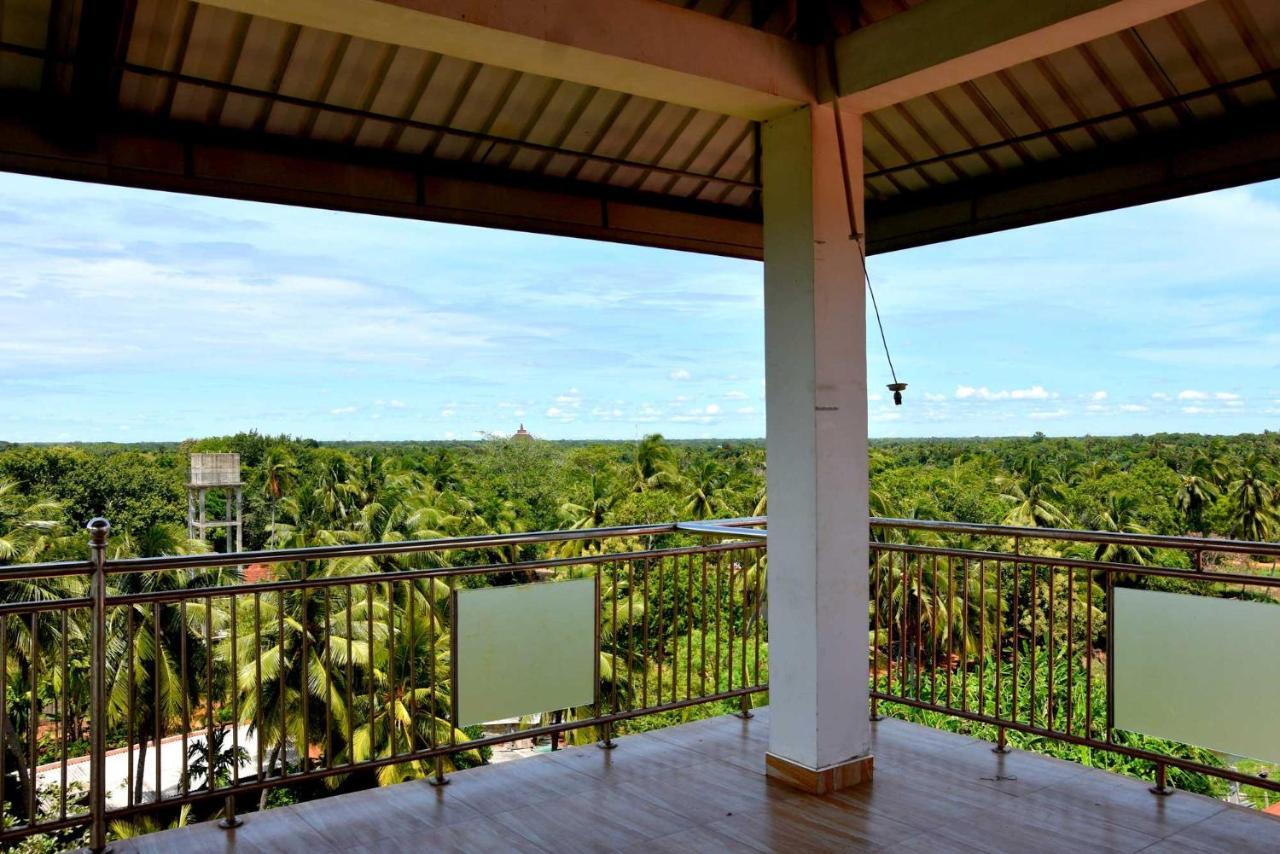 Happy Leoni Hotel Anuradhapura Zewnętrze zdjęcie